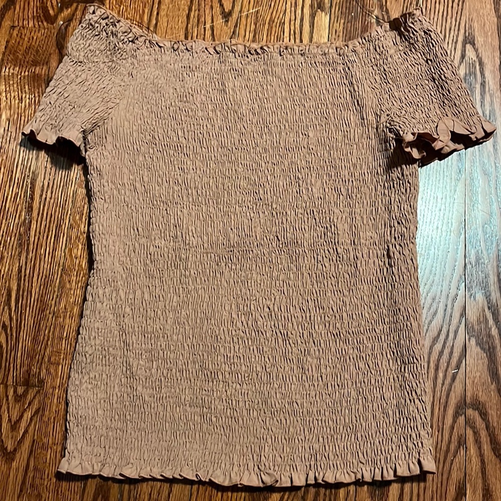 Women’s off the shoulder top like a light pink color size 2XL